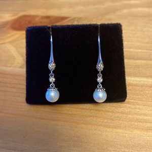 Pearl drop earrings